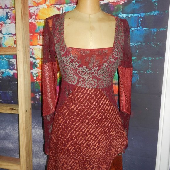 Save the Queen - Picture 3 of 8